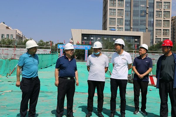 寧夏建投班子成員深入建設(shè)工地慰問一線職工