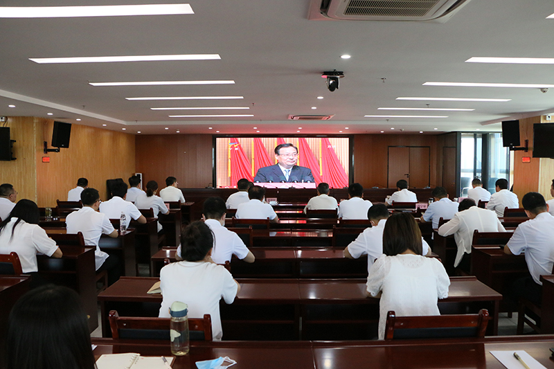 1.寧夏建投黨委組織領(lǐng)導(dǎo)班子成員、中層干部、機(jī)關(guān)全體黨員集中收看自治區(qū)第十三次黨代會開幕大會直播實(shí)況.JPG